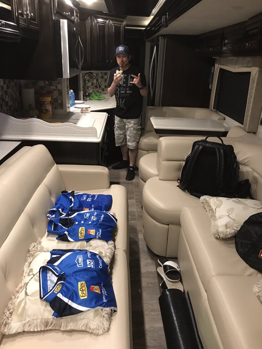 Pit stop for fuel &amp; fuelling the driver <a href="/tagliani/">Alex Tagliani</a>