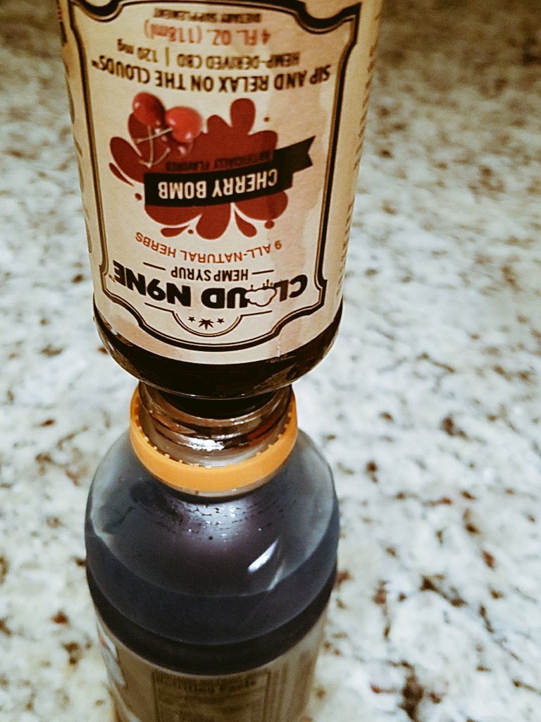 waywardsuol's tweet photo. @JoeVargas been putting my @CloudN9neSyrup in Gatorade. #legit #time2reup https://t.co/BVCD16QNHh