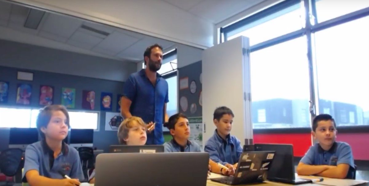 Class OnAir tweet media