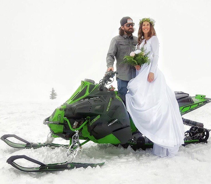 arcticcat_snow's tweet photo. Congratulations to the Turcottes on their incredible wedding 😻💚🖤 • #ArcticCat #BlackCats #NewlyWeds 
・・・
#Repost @arcticcat_blackcats https://t.co/T0QntR5gCf