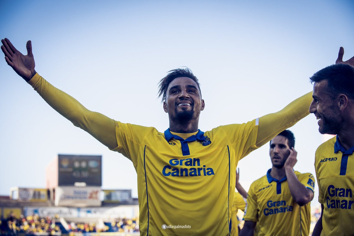 neregp94's tweet photo. Gracias por quedarte con nosotros, @KPBofficial ⚽💛💙 https://t.co/4m8x3V02PS