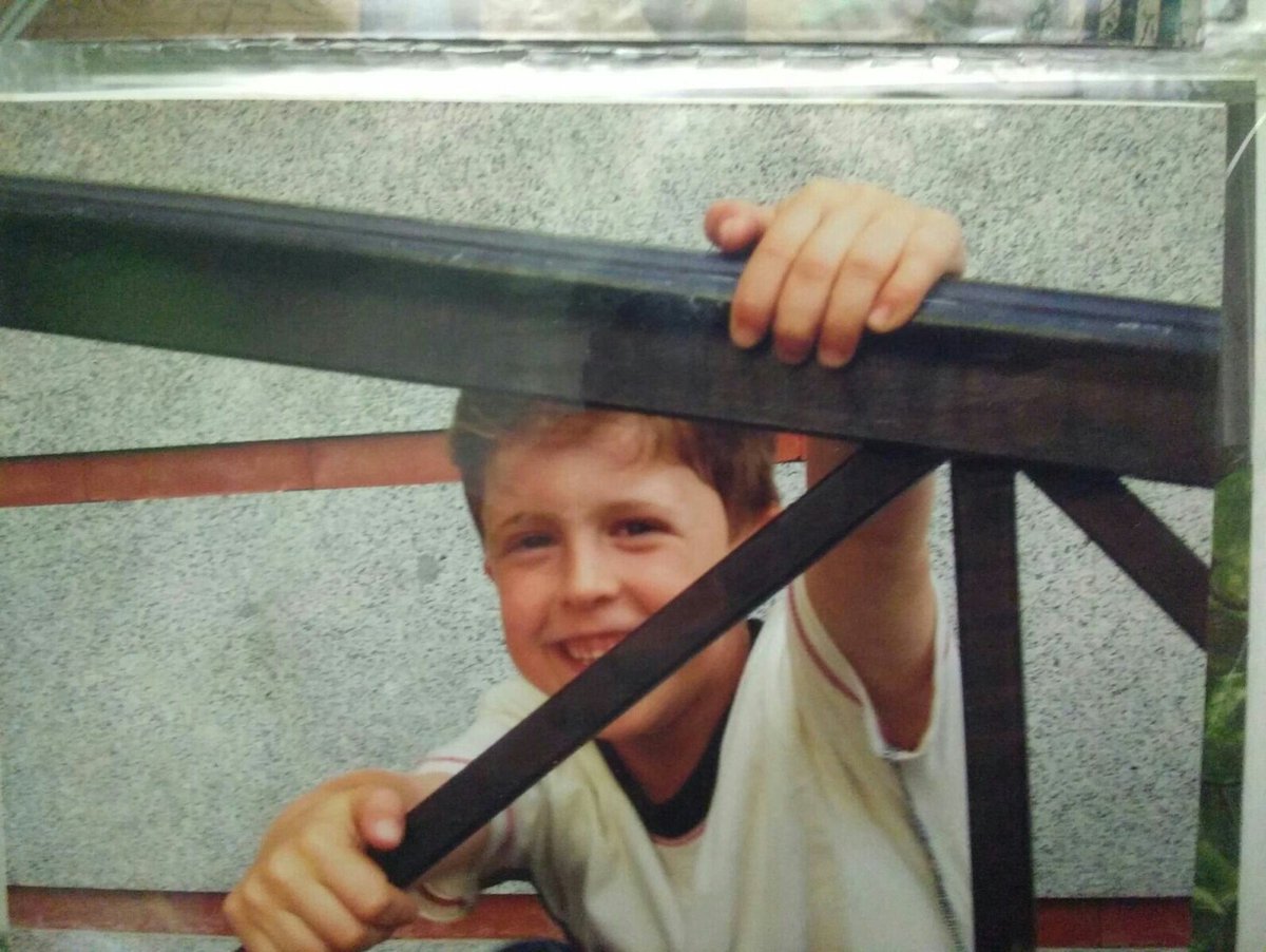 MissSkulls_'s tweet photo. Hoy este chico tan tan especial cumple 19 años y me alegro muchísimo de pasarlo a su lado. https://t.co/v4AYSTxQsK