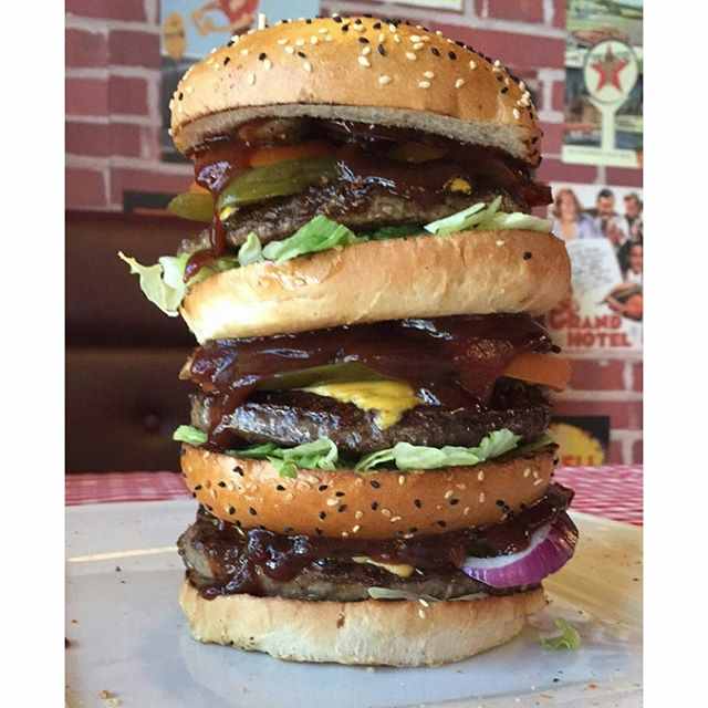 Foodaesthetix's tweet photo. #TripleCheeseBurgers https://t.co/5zxmwI2WLw
