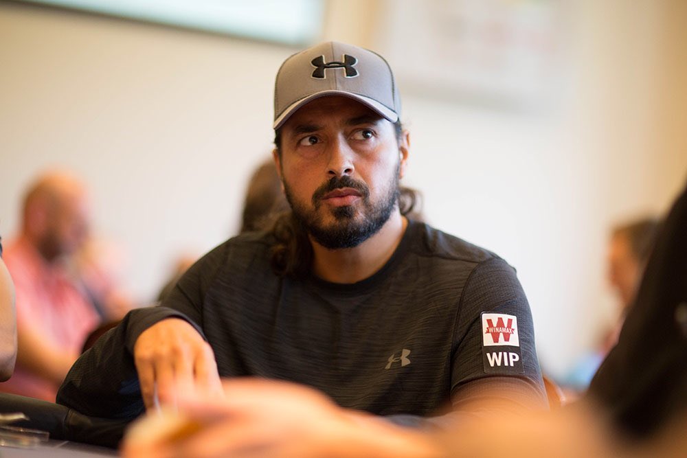 moundirofficiel's tweet photo. Qualifier pour le day2 du #SISMIX en mode #wip @Winamax une journée intense. Rdv samedi pour un autre tournoi :) #pawww https://t.co/DEqAwIaaO9