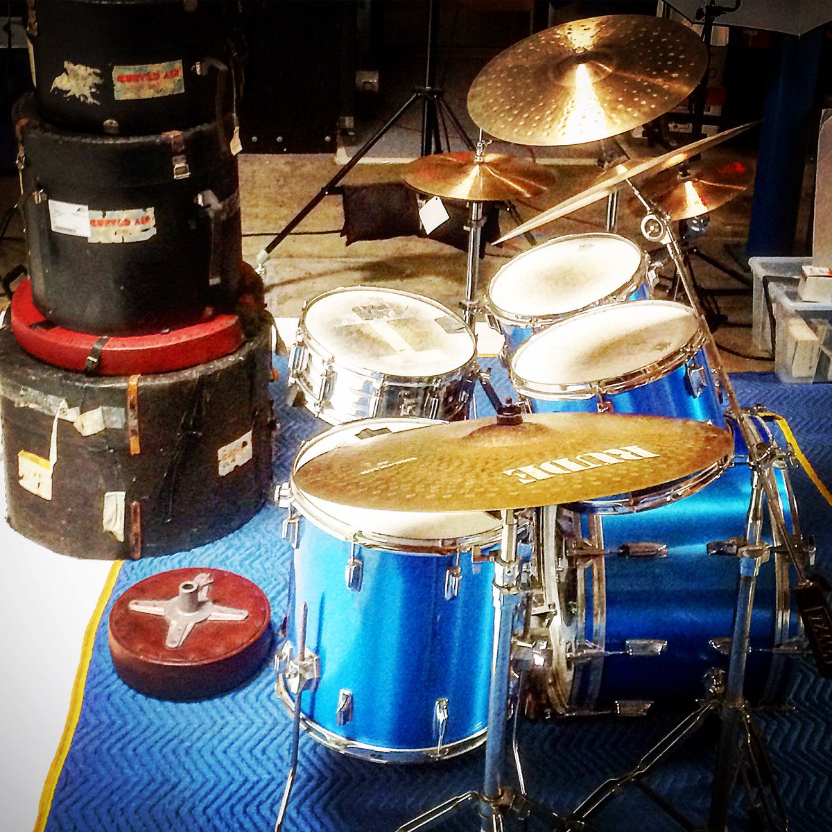 copelandmusic's tweet photo. Anyone want some old drums?
https://t.co/hgtv7PLmyT https://t.co/Ln2mNd3Mgt
