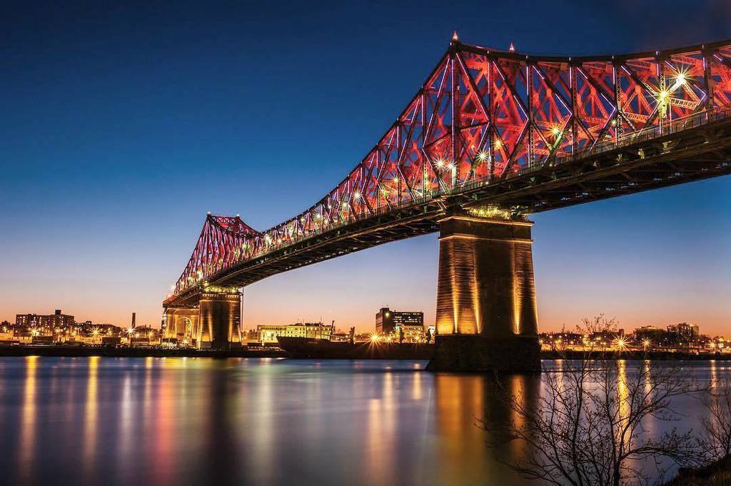 Bonne fête Montréal!! ❤🎉😍 🎂Venez célébrer notre ville préférée avec un spectacle de lumière ce soir 9:45 au Pont J… ift.tt/2qT6S88