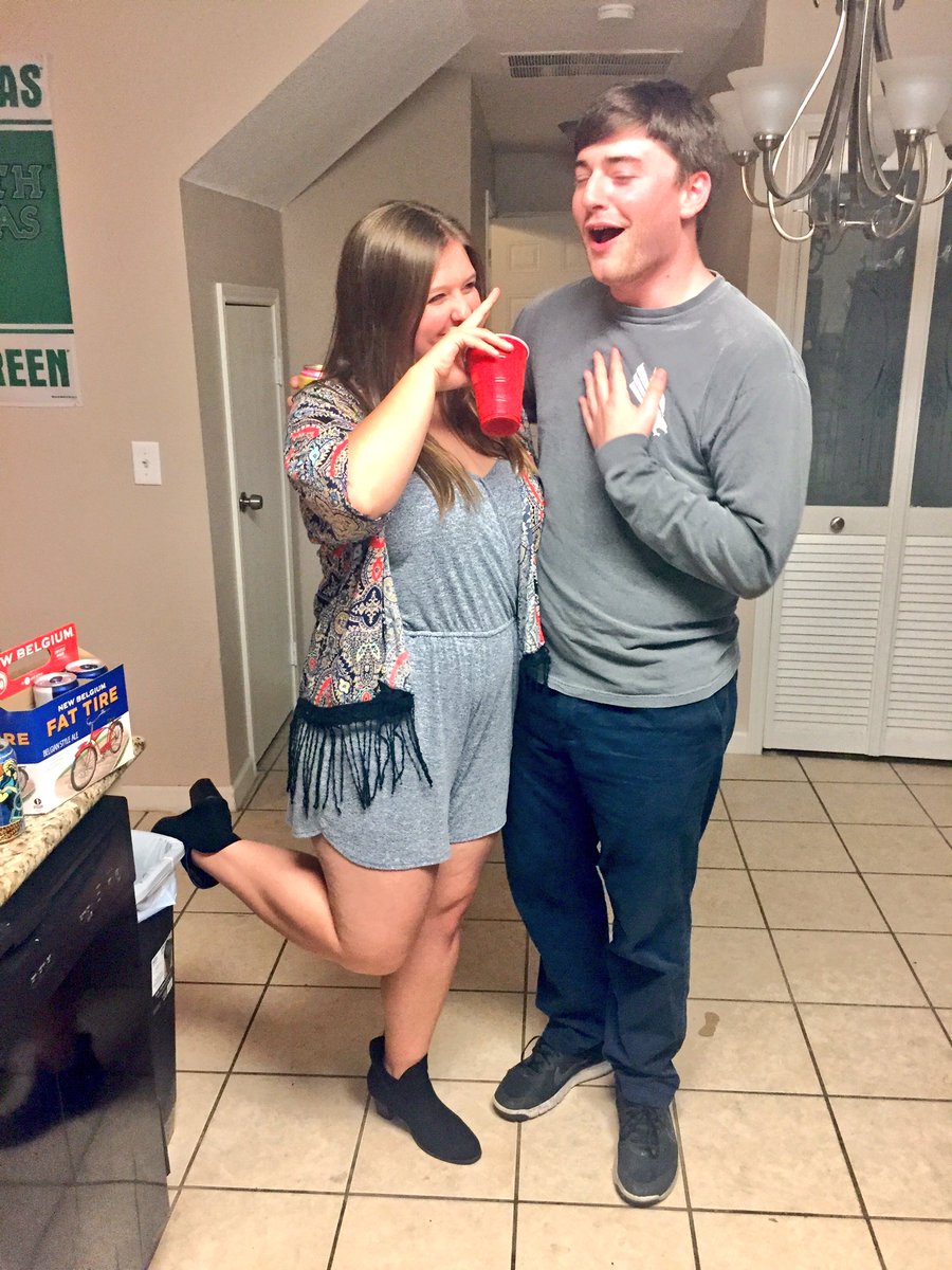 sbrad_7's tweet image. This pic is too perfect not to post somewhere ✨ thankful that Thorne created this friendship #WeGraduated #Yay