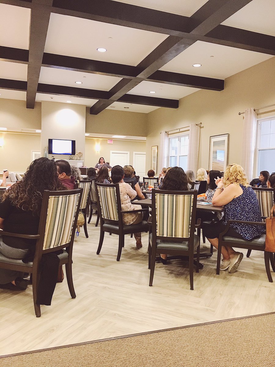 TMC_Corpus's tweet photo. A room FULL of people who have dedicated themselves to helping those around them. 
#knowledgeispower #payitforward #socialwork #lifeatThrive https://t.co/B7kNL2myZN