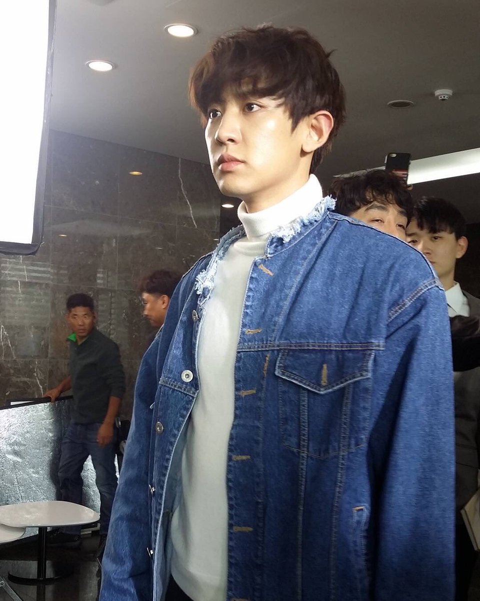 9261O4's tweet photo. ถ้าได้มองชานยอลใกล้ๆขนาดนี้ ดิฉันคงเป็นลมตรงนั้นได้เลย https://t.co/xtgBWdIHcB