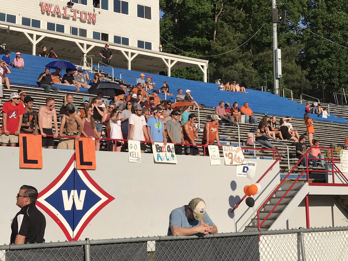 kell_ladylax's tweet photo. Lots of fans ~ let's go HORNS https://t.co/ygHVg544HY