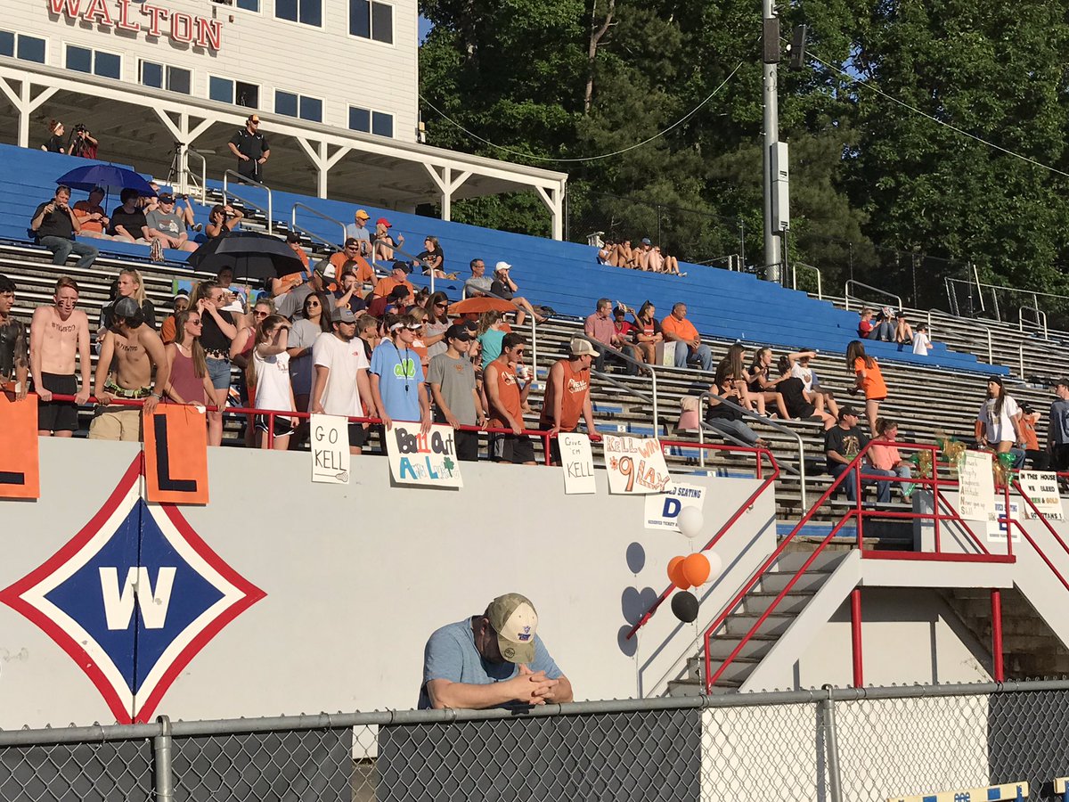 kell_ladylax's tweet photo. Lots of fans ~ let's go HORNS https://t.co/ygHVg544HY