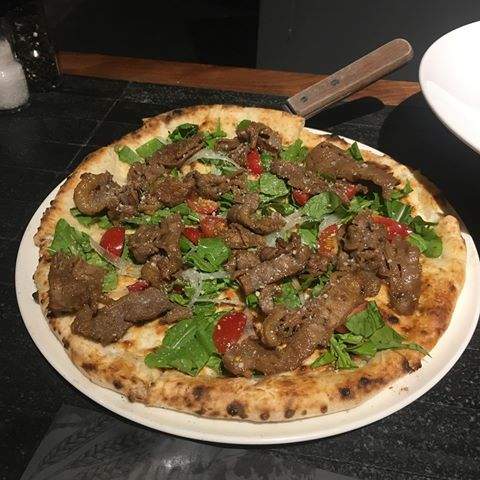 MinzyDpp's tweet photo. Black Pepper Pizza #Dteras #De_Metro_Bakery @DP_BISTRO @CHP_KIM https://t.co/0oJ1lxZaMl