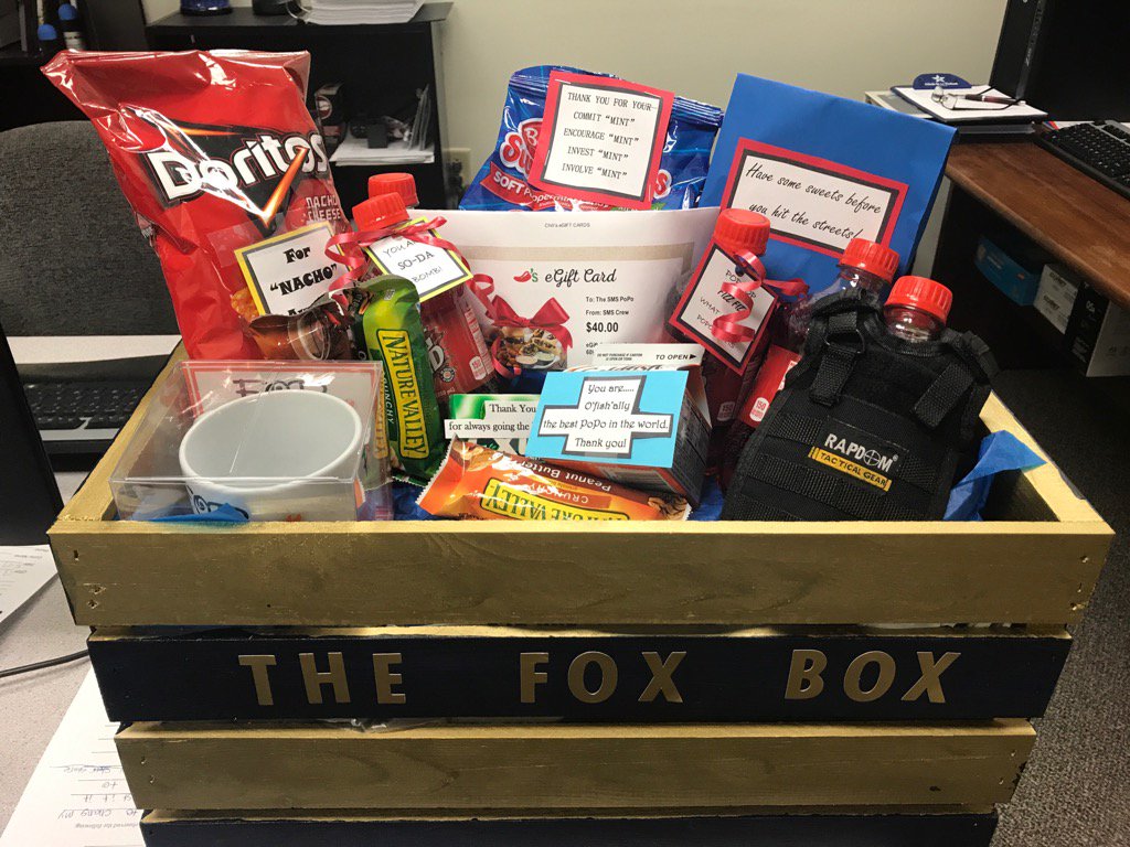SmithMiddle's tweet photo. @CleburnePD SRO Keith Fox, we appreciate you. #backtheblue #smithpower https://t.co/xSL7v9v79y