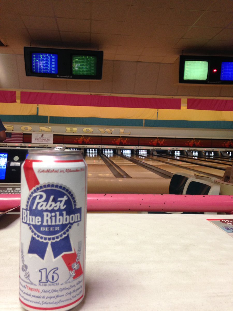 Bowling, Music &amp; Beer = Score
Nashville Boogie Pre-Party!
Cheers my Twitter friends!
~Happy Wednesday~ from:
Nashville, Tennessee 🎶🍺