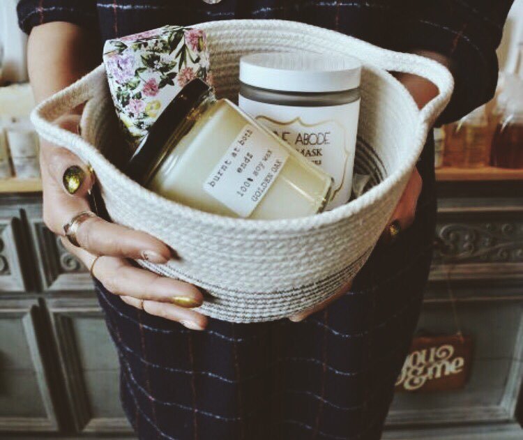 handpicked_home's tweet photo. Some of our favoritest gifts fit in the sweetest of baskets. ✨
•
•
📷: @ourhappyplaceblog ✨
•
•
#goodthings #goodgi… https://t.co/V6JNXSnJju https://t.co/hXhx9UfL7f