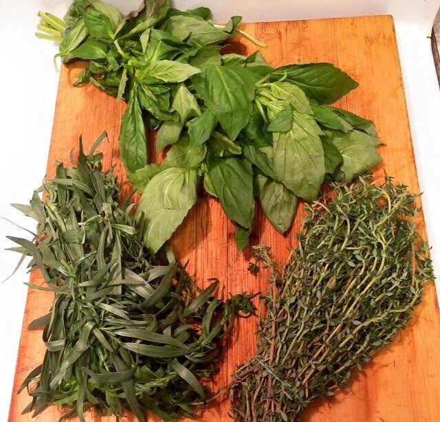 KitchenSprout's tweet photo. #ShopLocal .@dilisos #InchAndAHalfRibEyeSteak #PanSearedInTarragonButter #RoastedGarlic #GrilledRedPepper #GrilledSpringOnion #TomatoNBasil https://t.co/w6v9bViGDe