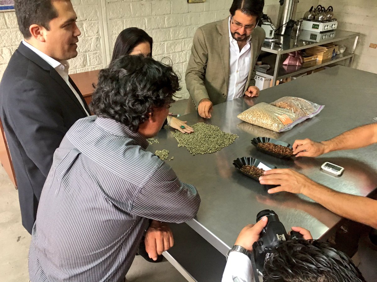 VicheTorres79's tweet photo. Hoy en #Catamayo junto a productores cafetaleros del Sur del país inauguramos la planta repotenciada de #Fapecafes @IndustriasEc 1/2 https://t.co/oh9IE4Wy4A