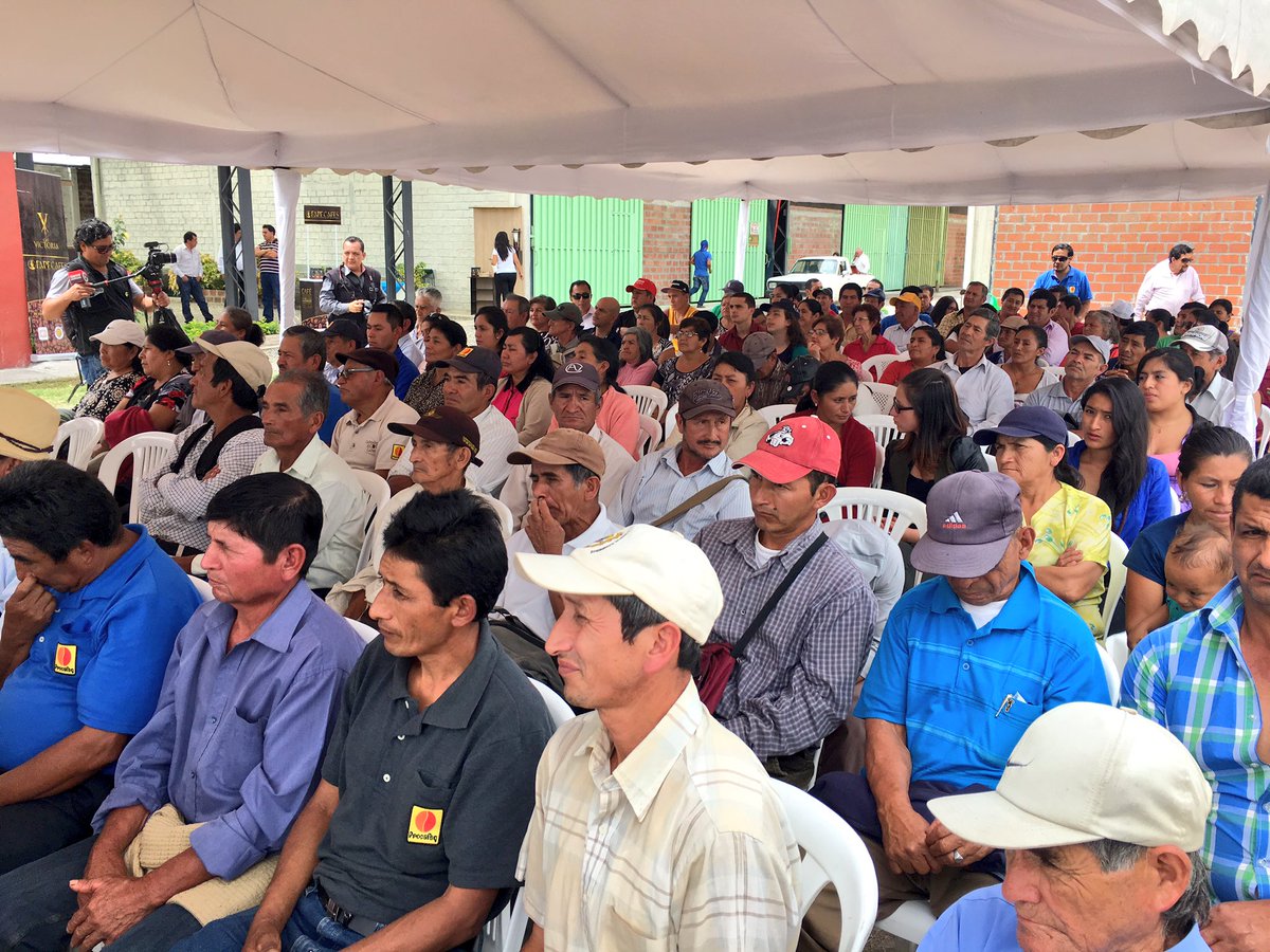 VicheTorres79's tweet photo. Hoy en #Catamayo junto a productores cafetaleros del Sur del país inauguramos la planta repotenciada de #Fapecafes @IndustriasEc 1/2 https://t.co/oh9IE4Wy4A