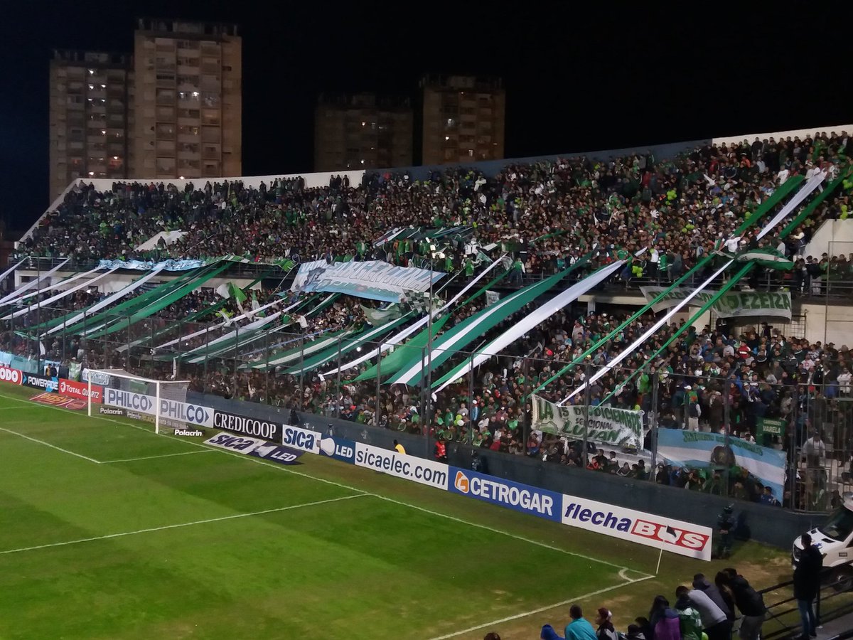 Laalaann's tweet photo. Vergüenza es que un club como Camioneros lleve más gente que vos. NO HAY NADA MÁS AMARGO QUE SER DE INDEPENDIENTE https://t.co/siHCIdajlY