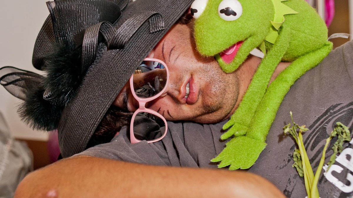 VICE's tweet photo. If you're a garbage person while drunk, you're a garbage person sober: https://t.co/B36zzYkNVO https://t.co/T7ndQqqNa0