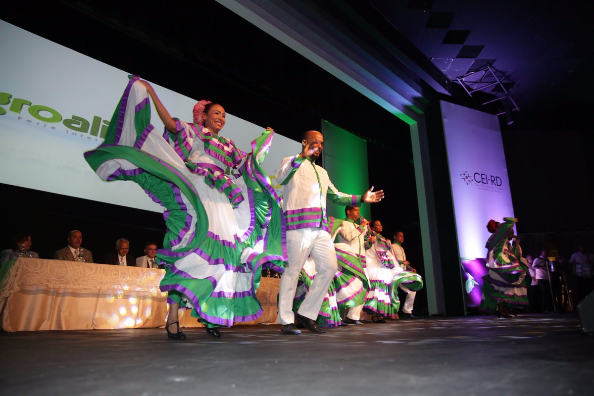 OcoaBayWines's tweet photo. .@MiturRD con tradicional baile de nuestro país. ¡República Dominicana! #Agroalimentaria2017 https://t.co/bUVCzVnTiT