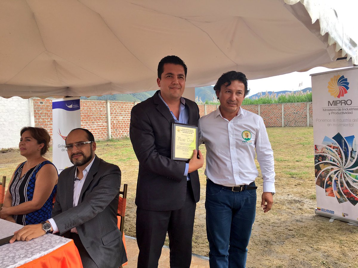 VicheTorres79's tweet photo. #Fapecafes recibió un aporte de @IndustriasEc de USD$521 220,73 para la adquisición de maquinaria para la producción de cafés especiales 2/2 https://t.co/VnIhP6e4Hx