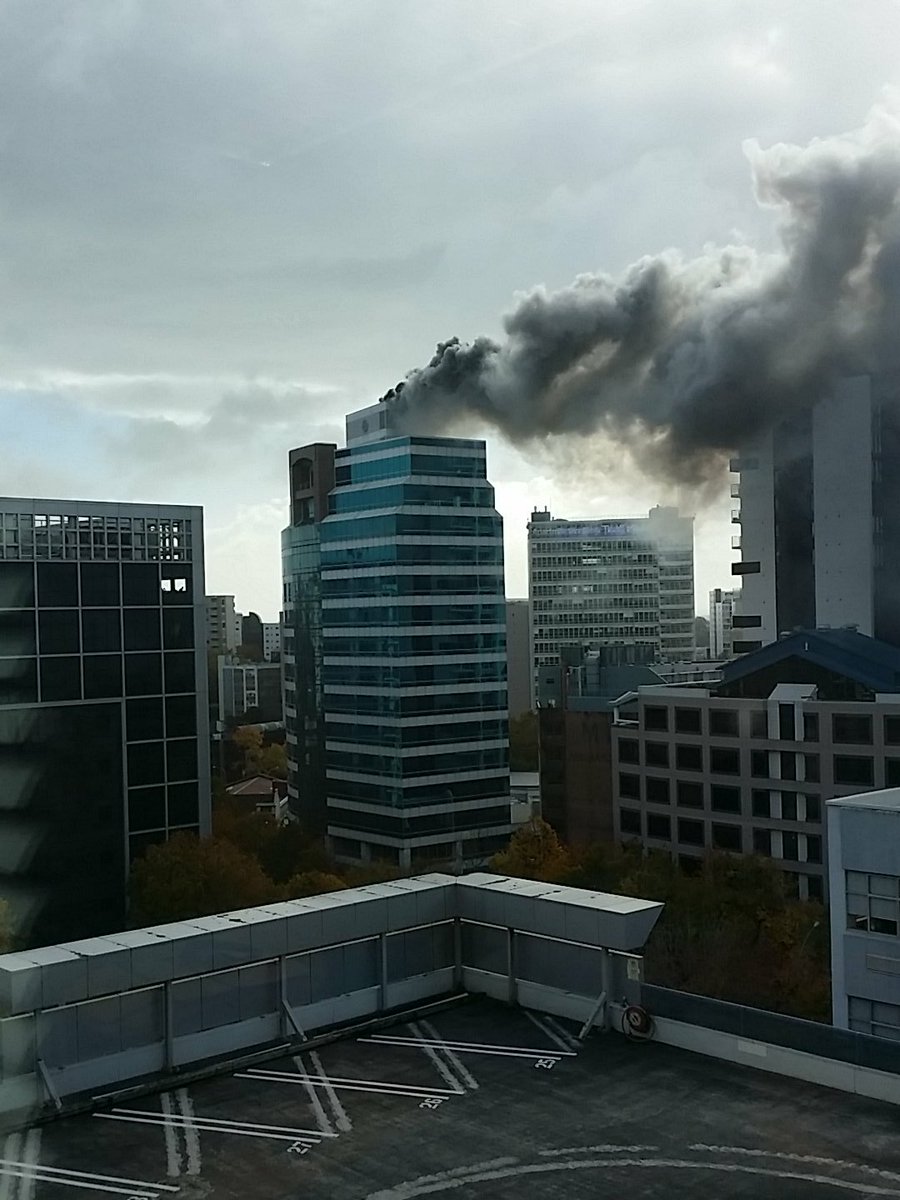awleask's tweet photo. Fire #Auckland https://t.co/jtK9ajhgPu