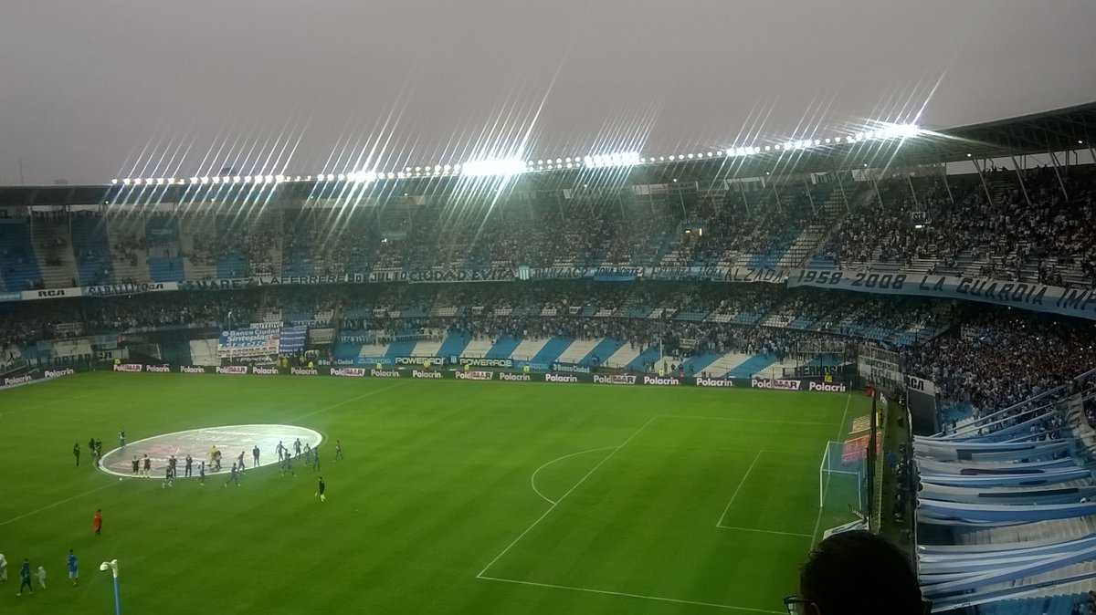 Gezecca's tweet photo. Entre mareos y caídas es tu gente la que vuelve a cantar. https://t.co/LeT8QZSHLt