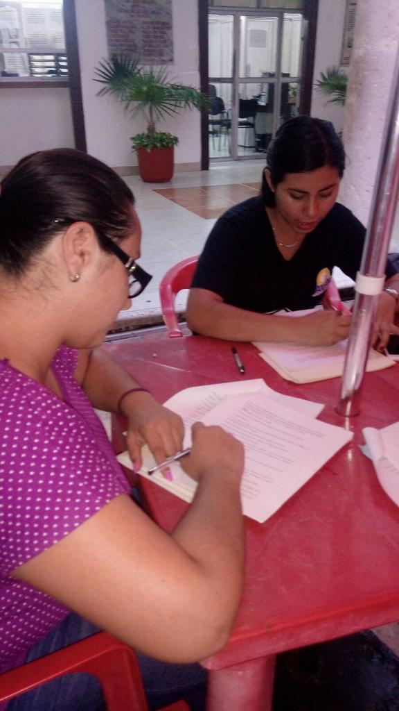Empezamos la lectura de la obra de teatro 'Rojo' de Adela Urbán, ganadora del 4to concurso de #dramaturgiaexpress!!