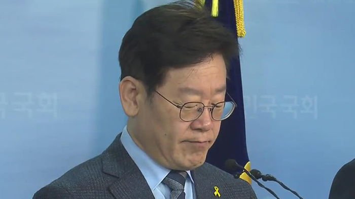 이재명 성남시장은 "37주년이 지났지만 밝혀야 할 진실은 아직도 많이 남아있다"면서 5.18 당시 발포명령 책임자를 반드시 밝혀내 처벌해야 한다고 전했습니다.
news.sbs.co.kr/news/endPage.d…