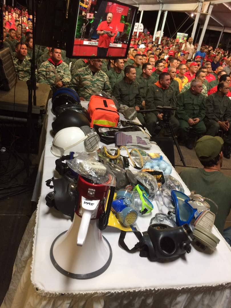 ConElMazoDando's tweet photo. .@dcabellor: comenzó la operación "tun tun" para aquellos que están importando implementos para los terroristas #LaPazVenceAlTerrorismo https://t.co/tYdcs1vpGI