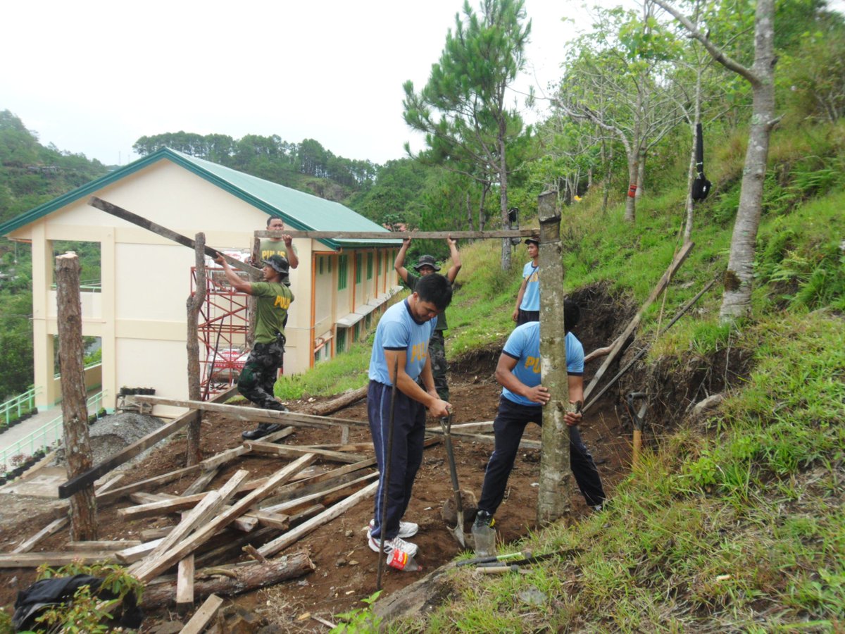 PNPBauko1's tweet photo. #BrigadaEskwelaAt GNHS
#PATROLPLAN2030
#EnhancedCommunityAwareness
@RDPROCordillera @pio_mtprovppo @Helpsolve_crime @ProcorRpcrd https://t.co/ZitCtCilgm