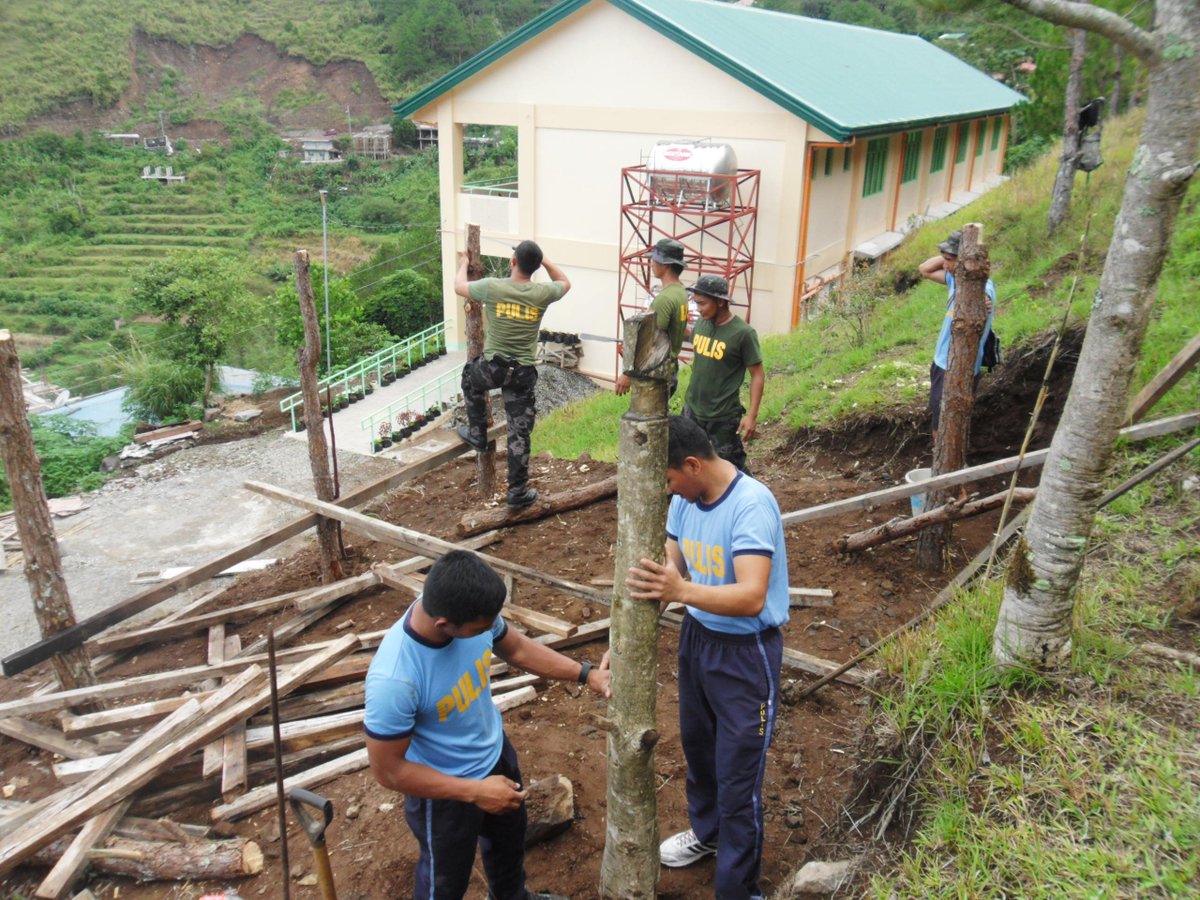 PNPBauko1's tweet photo. #BrigadaEskwelaAt GNHS
#PATROLPLAN2030
#EnhancedCommunityAwareness
@RDPROCordillera @pio_mtprovppo @Helpsolve_crime @ProcorRpcrd https://t.co/ZitCtCilgm