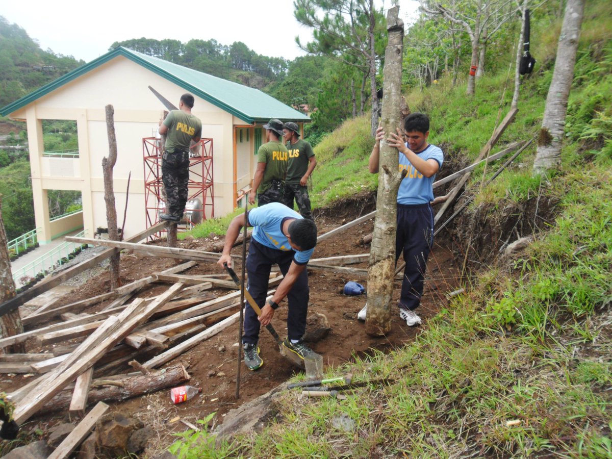 PNPBauko1's tweet photo. #BrigadaEskwelaAt GNHS
#PATROLPLAN2030
#EnhancedCommunityAwareness
@RDPROCordillera @pio_mtprovppo @Helpsolve_crime @ProcorRpcrd https://t.co/ZitCtCilgm