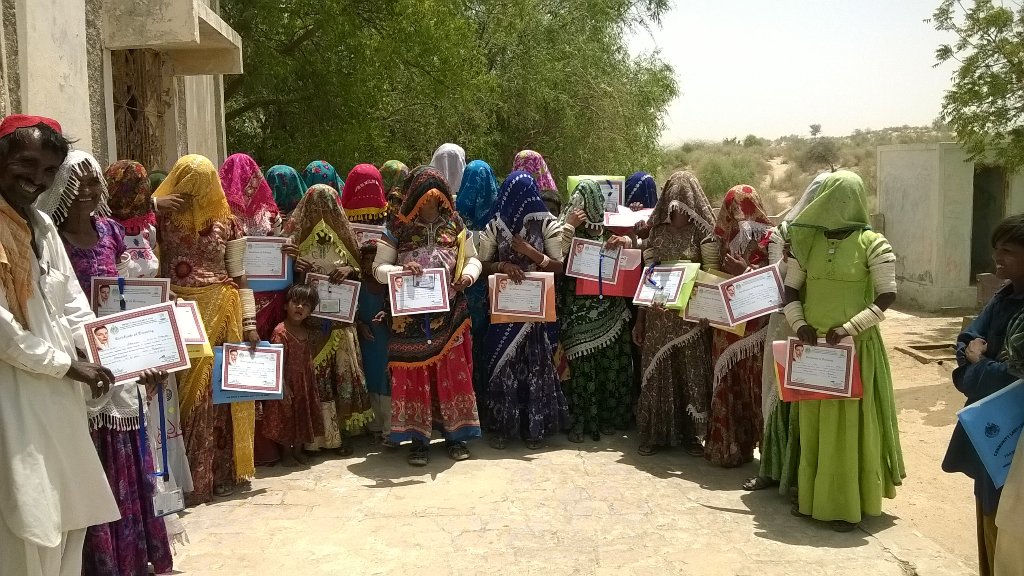 motidvm's tweet image. @marvimemon CLLEW awarded certificate with stipend #BBSYDP in #Thar