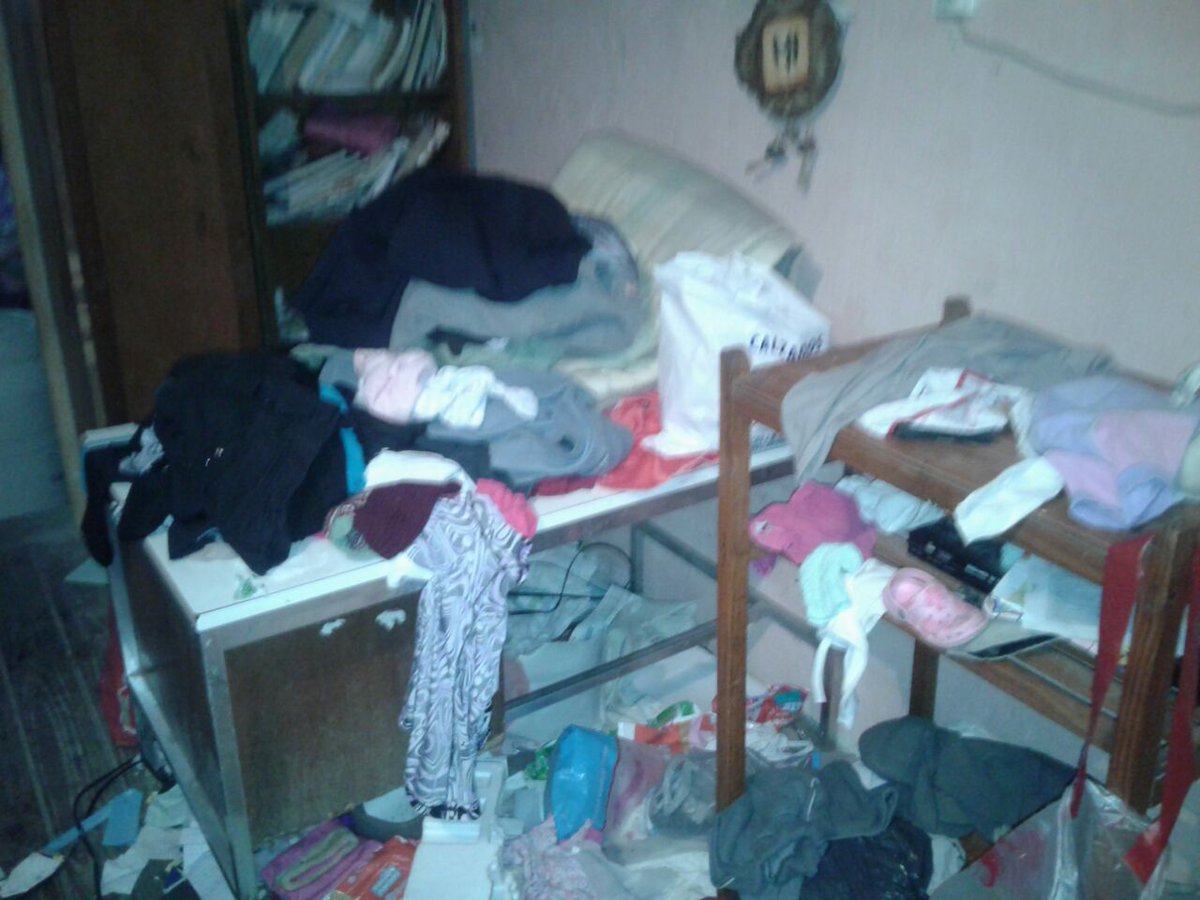 Desolador: su madre la dejaba encerrada en un cuarto repugnante