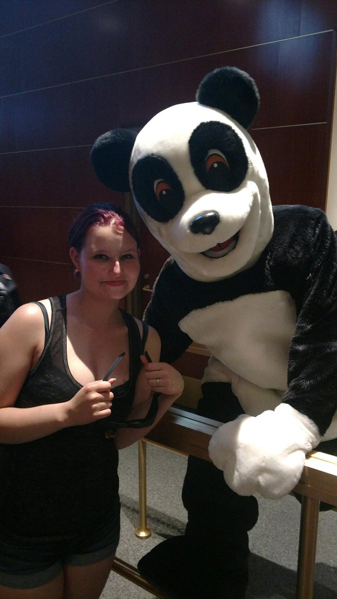 BeeMariee_'s tweet photo. Hey @jimmyfallon look who I got to see at Universal Studios Orlando! https://t.co/e1yzHNHavB