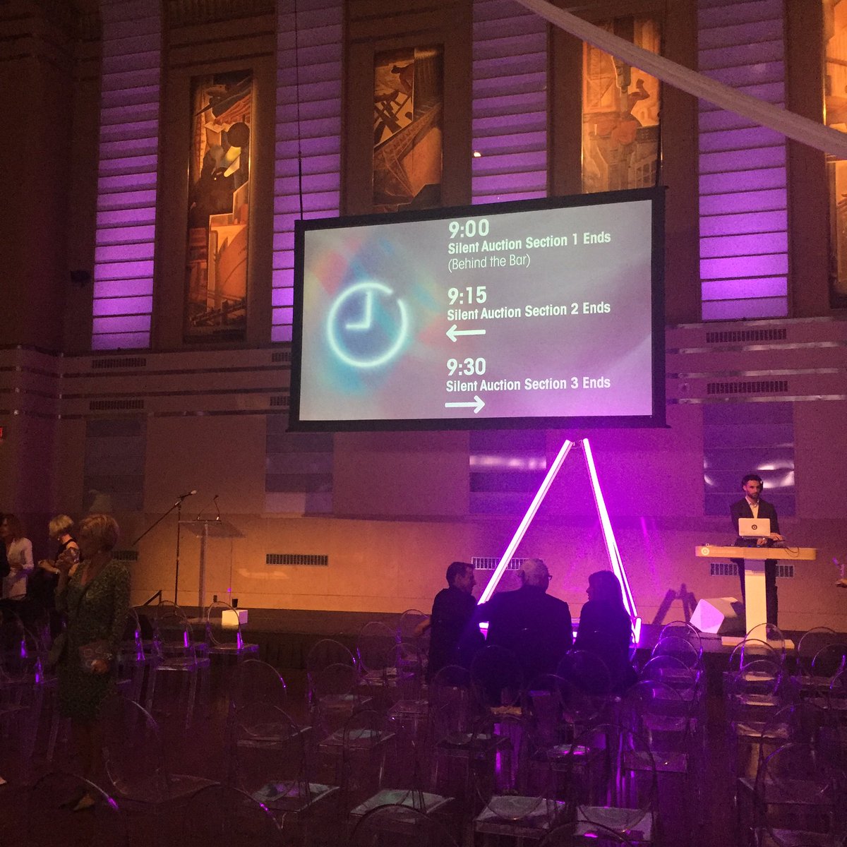 DesignExchange's tweet photo. That's a wrap on our live auction! Get your bids in on our silent auction items while you still can #DXDA17 https://t.co/3GefFgUv4B
