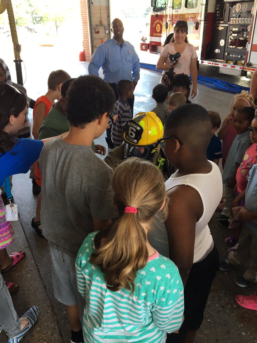MrGray_BCPS's tweet photo. Ms. Gilbert's class had a great time visiting the Dundalk Fire Station! Thanks for inviting me! @MrsDillonbcps https://t.co/Nfs4JfsZtT
