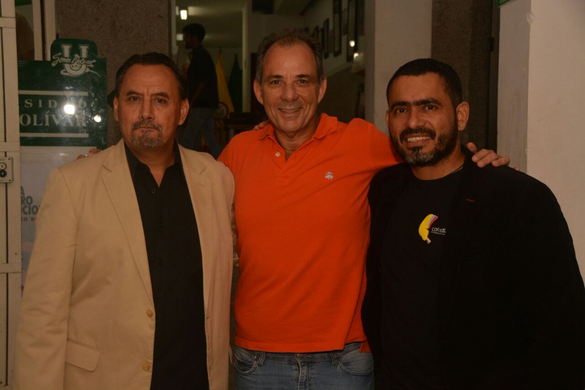 JJaramilloB's tweet photo. @cofradiateatral @alcaldiabquilla @anfitrionbaq @DestinoBaq @SBsomostodos @TendenciasEH @BarranquillaCPT @mincultura Exaltamos el talento del maestro Lázaro Rodríguez que desde México ha traído su talento año tras año a nuestro festival de teatro: #Enitbar https://t.co/HjlqiXmcWa