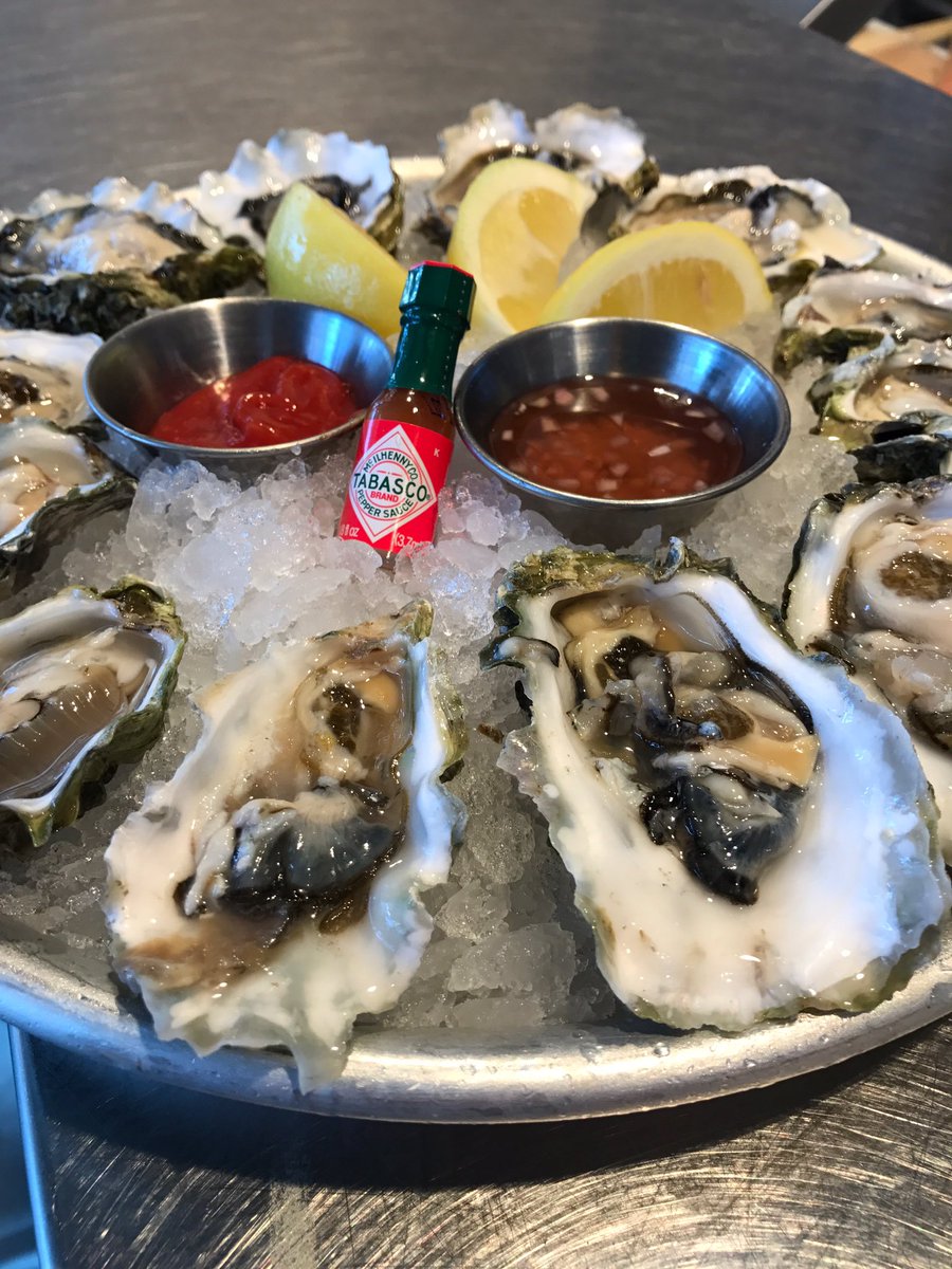 themarkethallsf's tweet photo. When Wednesday, you get 1/2 off all glasses of wine and oysters for $1 each 👌🏼🍷 #oysters #winewednesday #ad #wednesdayspecial #themarkethall https://t.co/Jjo51jX8xK