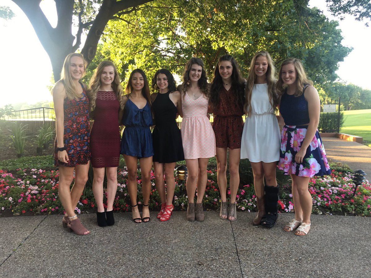 HaeleyPines's tweet photo. Track banquet year 2 was a success👌🏽❤️❤️ https://t.co/H8JzebxdRQ