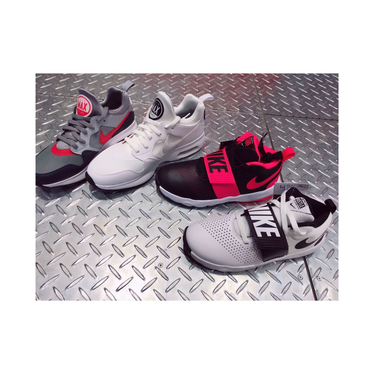 V A 三角公園前店 No Twitter 新入荷 Nikeスニーカー Nike