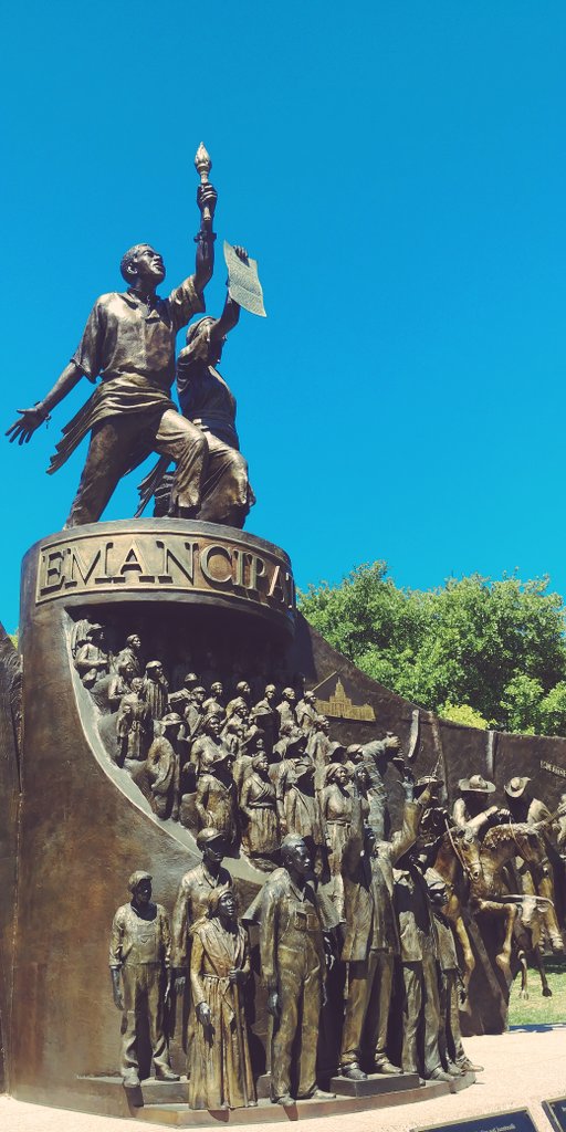 jonas5317's tweet image. Last batch of picks from TX capitol grounds. ❤the vibrant contrast of blues &amp;amp; greens the #LGG6 cam delivers. #photography #WideAngleCamera