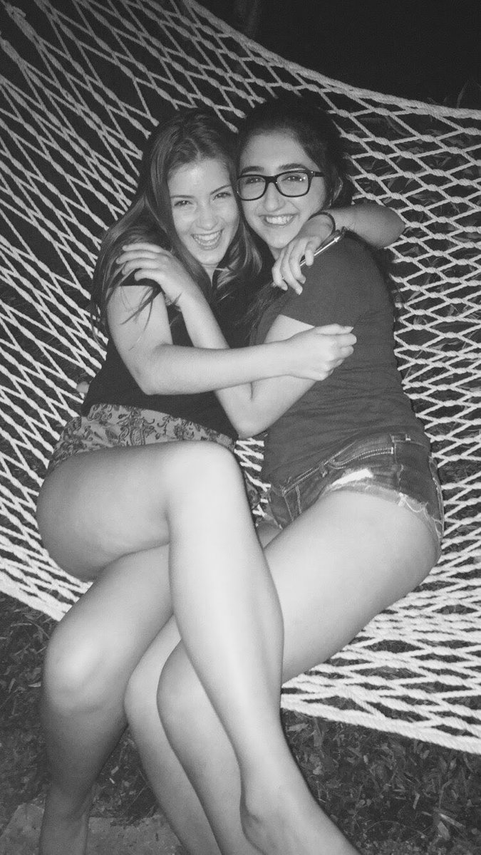kjustus12's tweet photo. Happy birthday to the loml can't believe there was ever a time we weren't friends ;))) can't wait for this weekend ILY!!!!!! 🎈🎉 https://t.co/V4t1x6w0LO