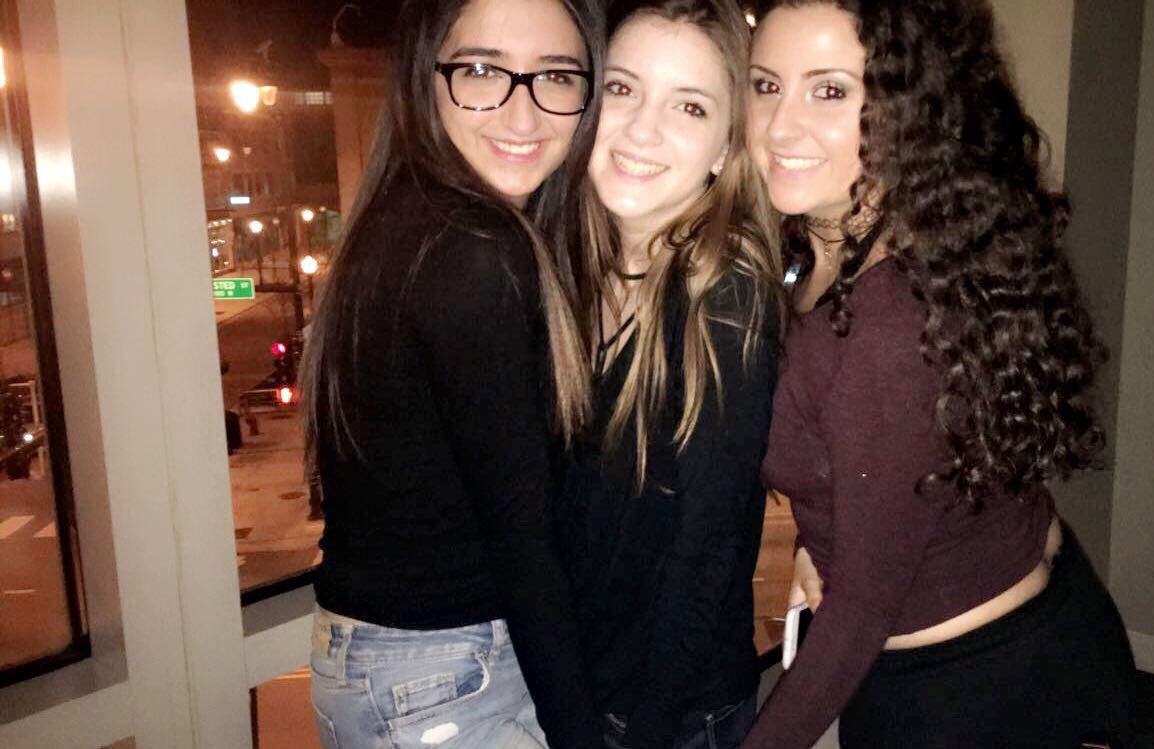 kjustus12's tweet photo. Happy birthday to the loml can't believe there was ever a time we weren't friends ;))) can't wait for this weekend ILY!!!!!! 🎈🎉 https://t.co/V4t1x6w0LO