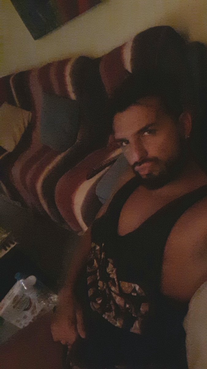 AlvaroMartinPop's tweet photo. Buenas noches mi gente guapa! Mucho imsomnio hoy..uff #HalaMadrid @AlvaroMartinPop https://t.co/ZKRS9I3nli