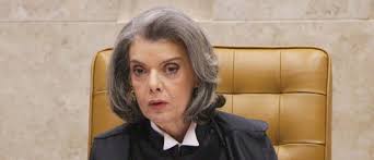 subversiva's tweet photo. Carmen Lúcia também pode ser nossa presidente, lembrando que ela esteve brilhante em Harry Potter https://t.co/lSeq7SDlPK