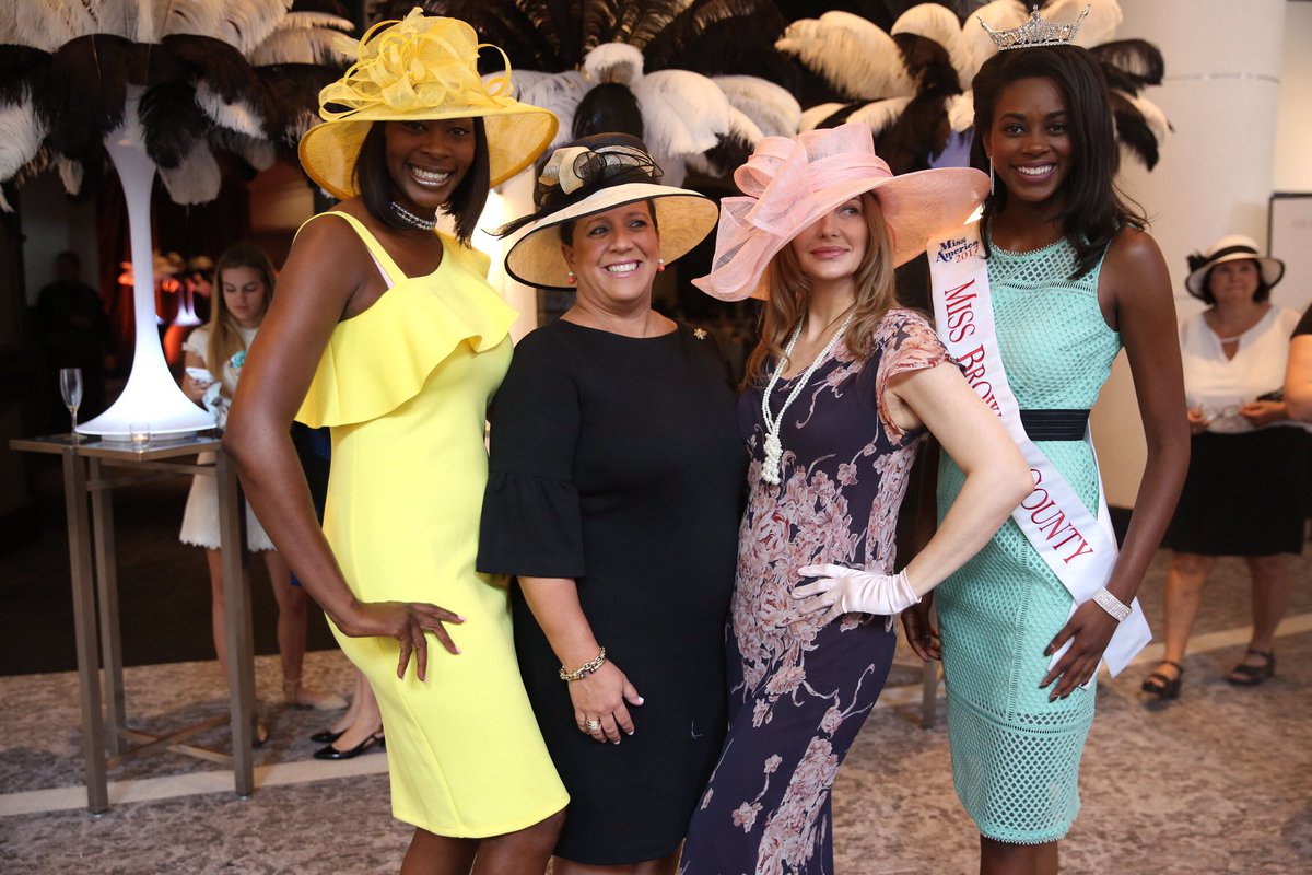 HoneyShineInc's tweet photo. Check out some of these memorable moments from the 15th Anniversary Hat's Off Luncheon! #HoneyShine15Years #HOL17 #IShineBecause https://t.co/WaG65YF4pf