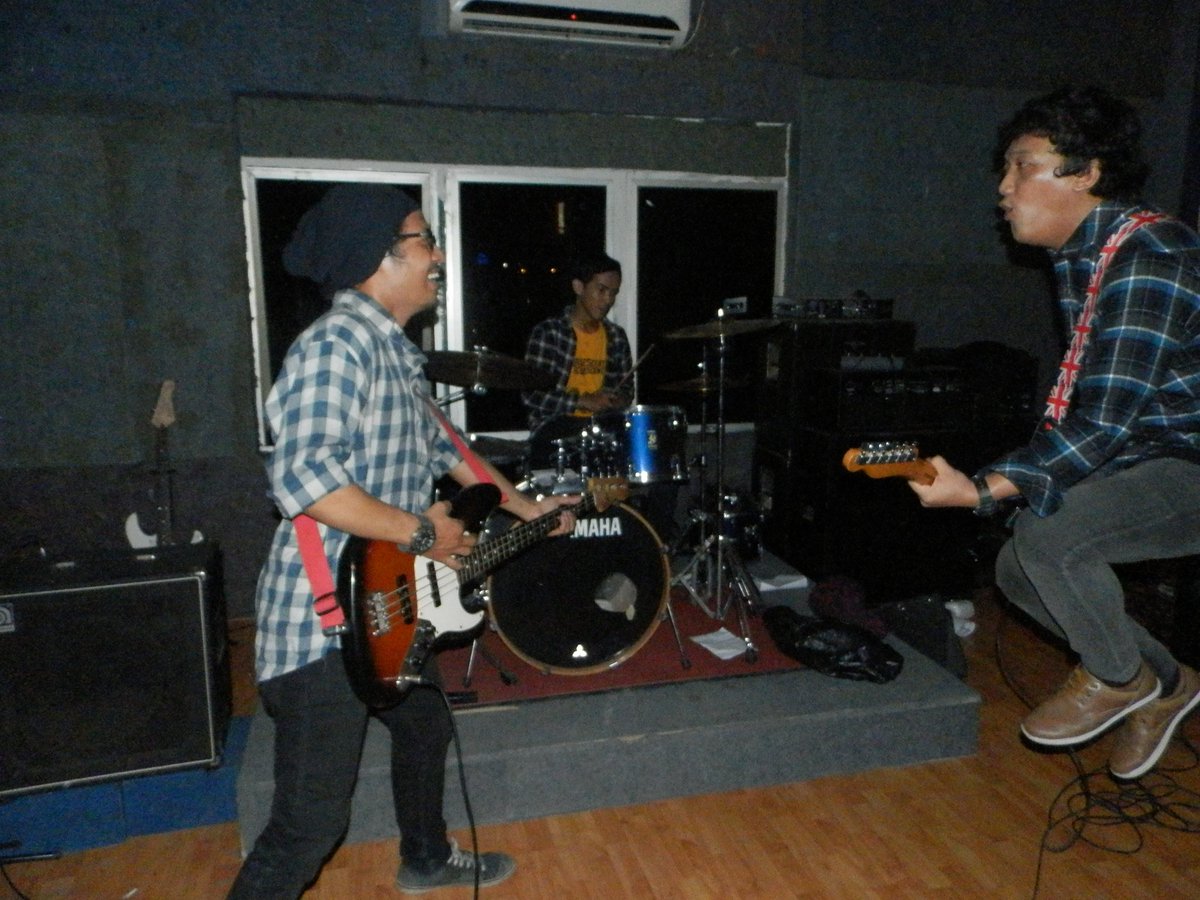 Kelincahan saat perform di #FullXFast gigs di Ramanda - Depok